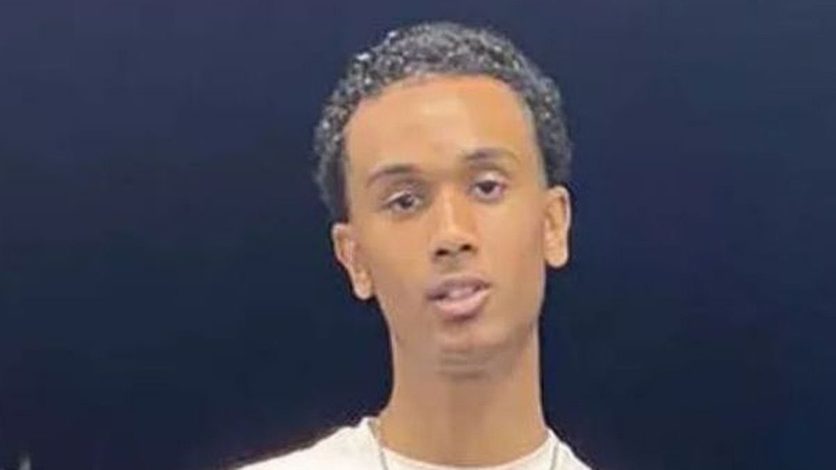 CrimeLdn's tweet photo. A hero who is believed to have been stabbed to death while trying to protect an elderly woman has been named by his family.

Ali Abucar Ali, who is in his 20s, died in the tragedy in Brentford at around 8pm yesterday. https://t.co/30HWl3yfS2