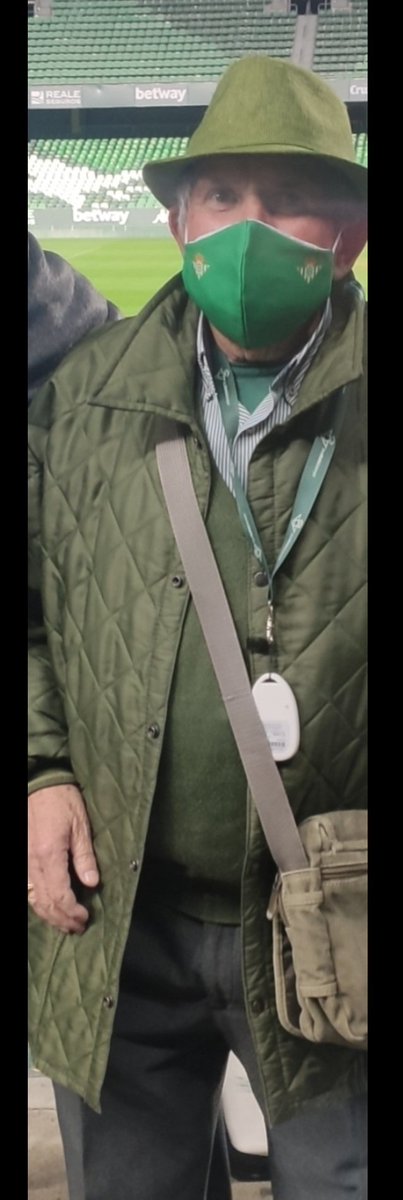 AtilaLadinsky's tweet photo. 3 días para darle un abrazo a mi verdadero ídolo.
Juan Riscart, este señor si que es puro Betis. https://t.co/6fPtPGpBYS