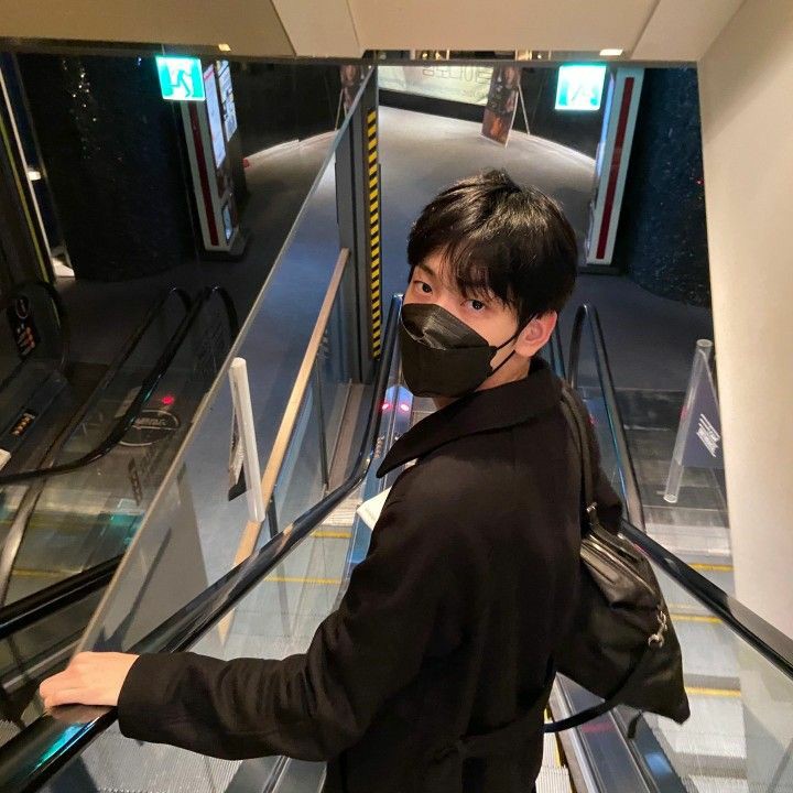 sweetthyun_'s tweet photo. Sendo filho de um Grande Modelo, conhecido por toda Ásia, Yeonjun cresceu tendo sua privacidade roubada com tão pouca idade, desevolvendo traumas, incluído a fobia social. Soobin, acabara de chegar de um intercâmbio de 3 anos, se vê totalmente intrigado sobre o garoto silencioso. https://t.co/trkuLkxKOI