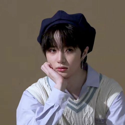 sweetthyun_'s tweet photo. Uma nova cidade, novos problemas  e quem sabe novos amores.

se mudar para uma cidade nova  era assustador para Taehyun, ainda mais quando se tratava de Seoul, mas era uma nova portunidade para seu querido  pai. https://t.co/6Jrx6BQRIn