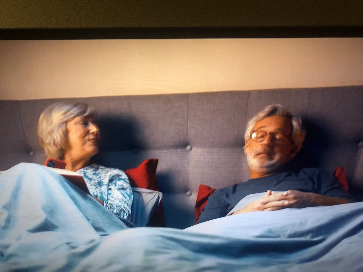 Bontenbal's tweet photo. Volgens mij is die vent van de #otolift reclame dezelfde als die van #verisure. Maar dan ligt ie dus wel even mooi met ‘n andere vrouw in bed! Ouwe snoepert! https://t.co/4tF7UcK17p