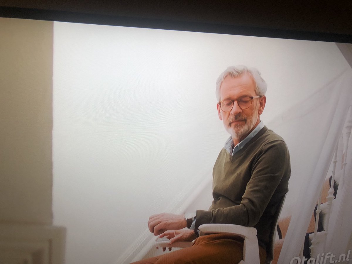 Bontenbal's tweet photo. Volgens mij is die vent van de #otolift reclame dezelfde als die van #verisure. Maar dan ligt ie dus wel even mooi met ‘n andere vrouw in bed! Ouwe snoepert! https://t.co/4tF7UcK17p