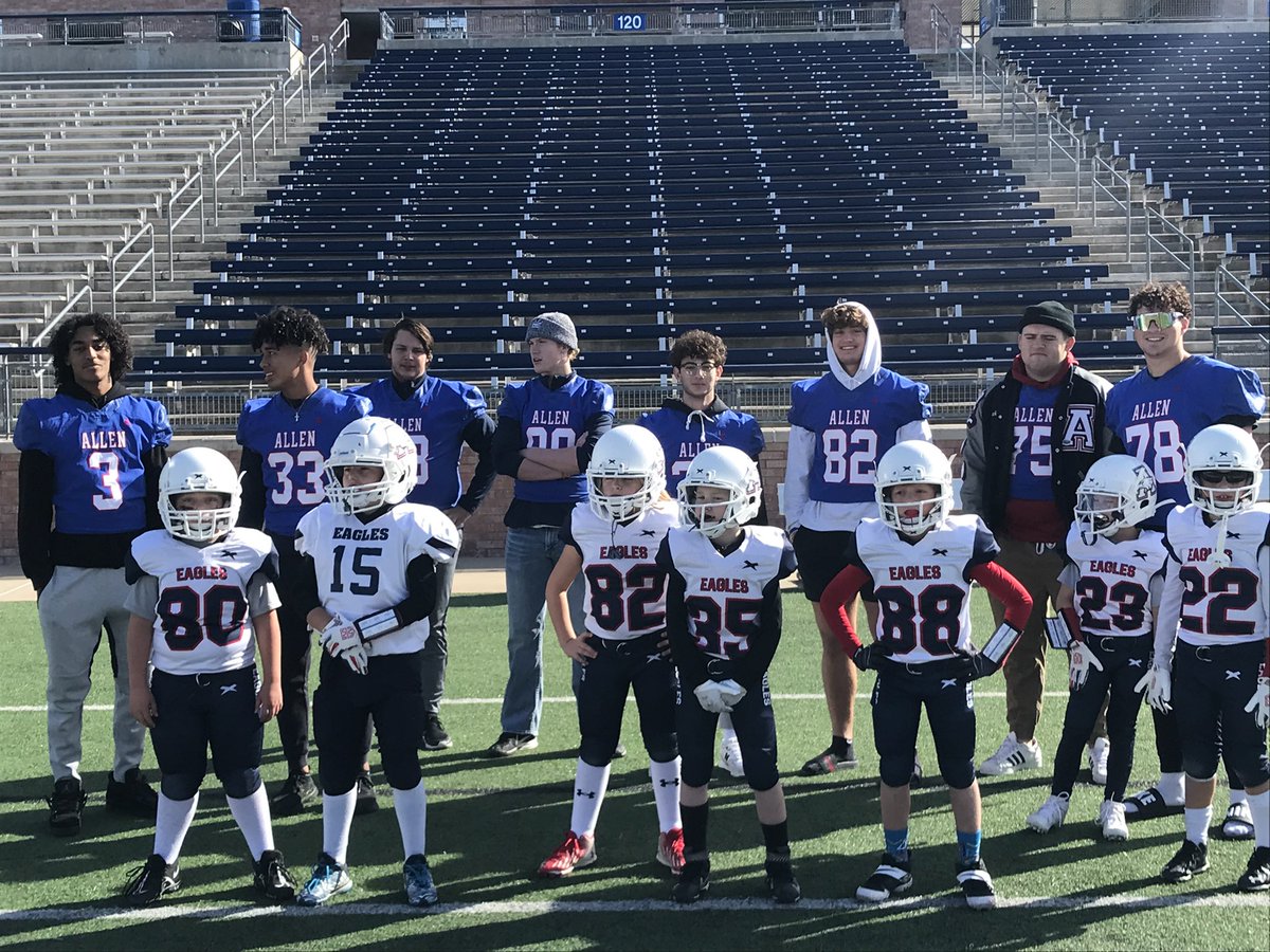 alleneaglesfb's tweet photo. Great to have our guys take time out of their Saturday to come support our D3 Allen Eagles in the Super Bowl! #AllenPride #TheFuture https://t.co/dEYCOqP7Ej