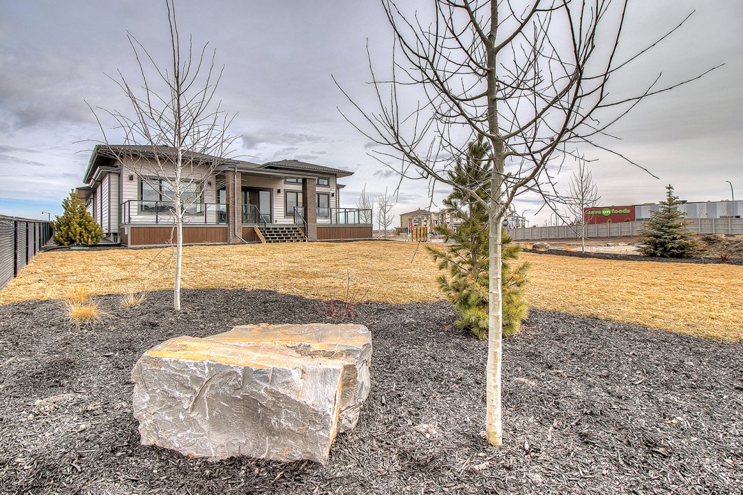 MhTimber's tweet photo. This Fall weather sure looks beautiful to me! #medhat #yxh #custombuild #homedesign https://t.co/ZmPEJya7X3
