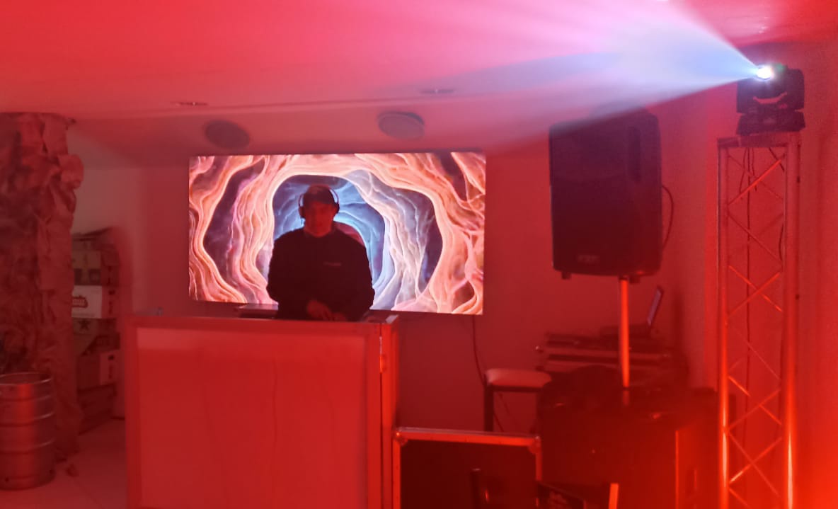JimmyDJpro's tweet photo. Reconectandonos con el trabajo... Siempre #jimmydj Siempre #djlife Siempre #djset #visualemotion https://t.co/NPBUkqSmYf