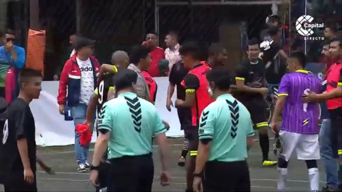 CanalCapital's tweet photo. ⭕ #ENVIVO
#DeportesCapital | 5-1 quedó el marcador entre
#Usaco Vs #SiroTraining, a favor de Usaco.
↓
https://t.co/RYcjjy7fRr https://t.co/M2R25nbGL3