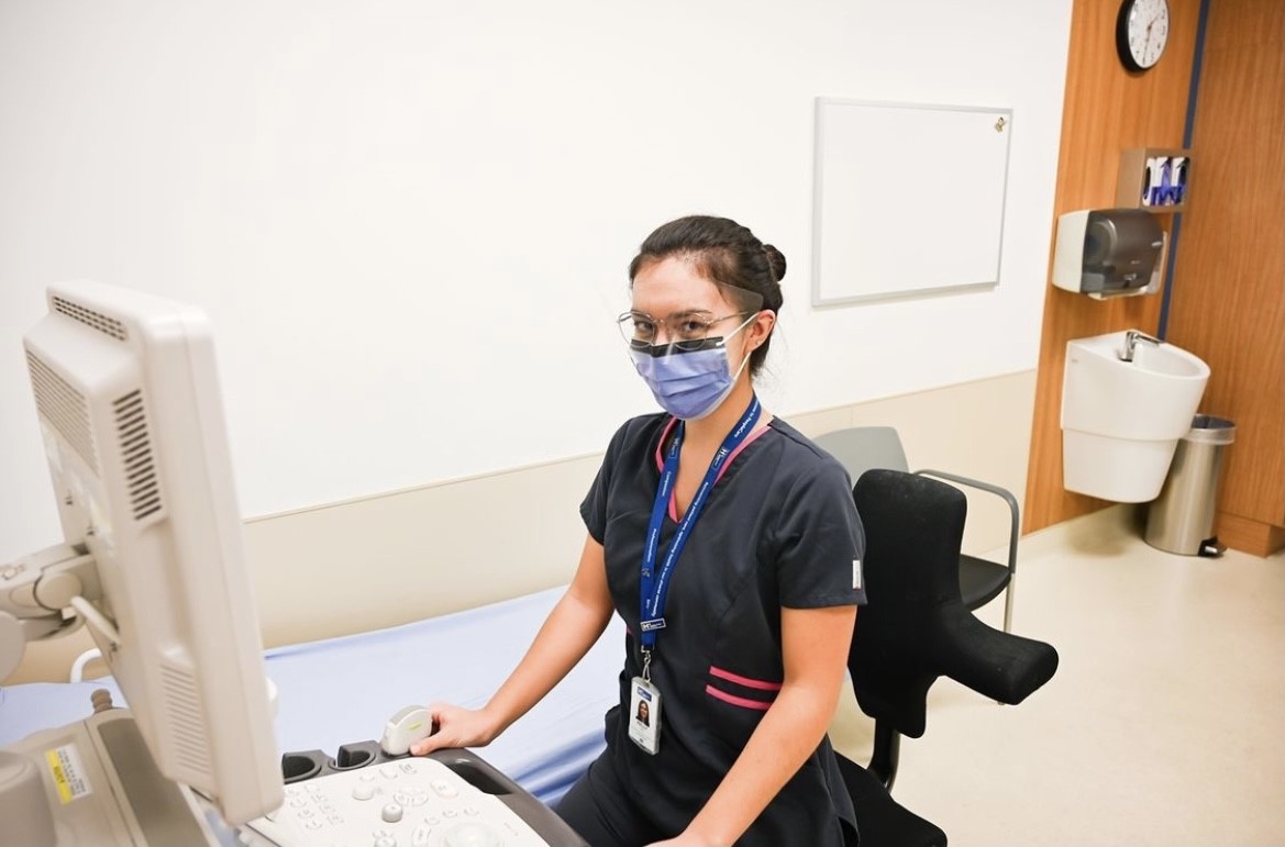 HRHealth_'s tweet photo. This #MRITWeek, we're recognizing Kelly Lee, an #UltrasoundTechnologist. Kelly does “ultrasounds for anything soft tissue related- abdomens, pelvises, prenatal ultrasounds, small parts & vascular scans. Diagnostic imaging helps us find masses & blood clots that must be treated.” https://t.co/7CtDNVYlnK
