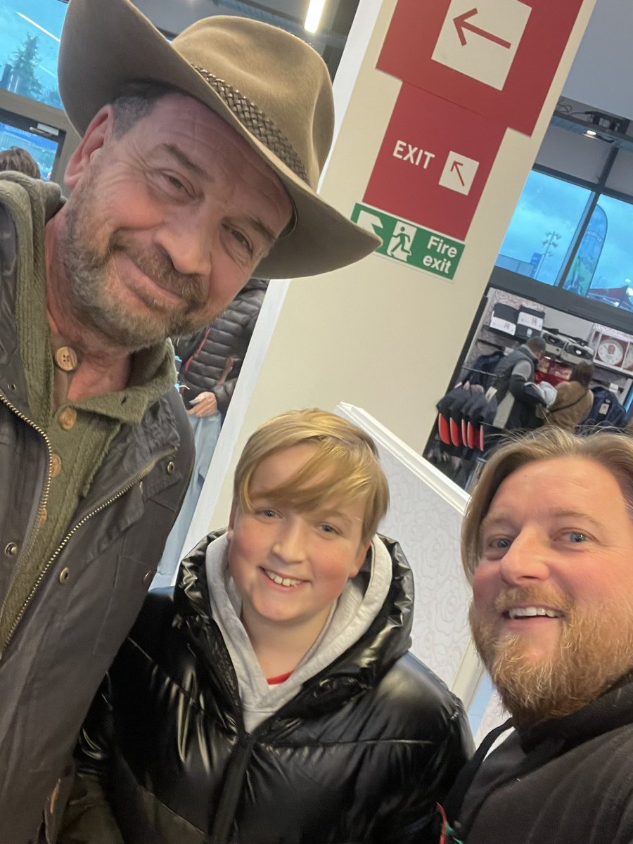 kevkevmac's tweet photo. Boys day out. Wills first England game🏉🏴󠁧󠁢󠁥󠁮󠁧󠁿 @Twickenhamstad #WelcomeBackfans https://t.co/UPhczP2ax3
