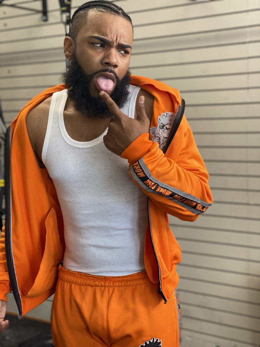 ItsAnotherHeist's tweet photo. Another @papixampeux for another video! We have 5 in #production. Something for everyone! Kids a #beast So excited to show off his new project! #jumpsuit #gym #workout #wellness #musicvideo #create #music #boston #production #filming #camera #winwin #style #orange https://t.co/wfFSyGKGrp