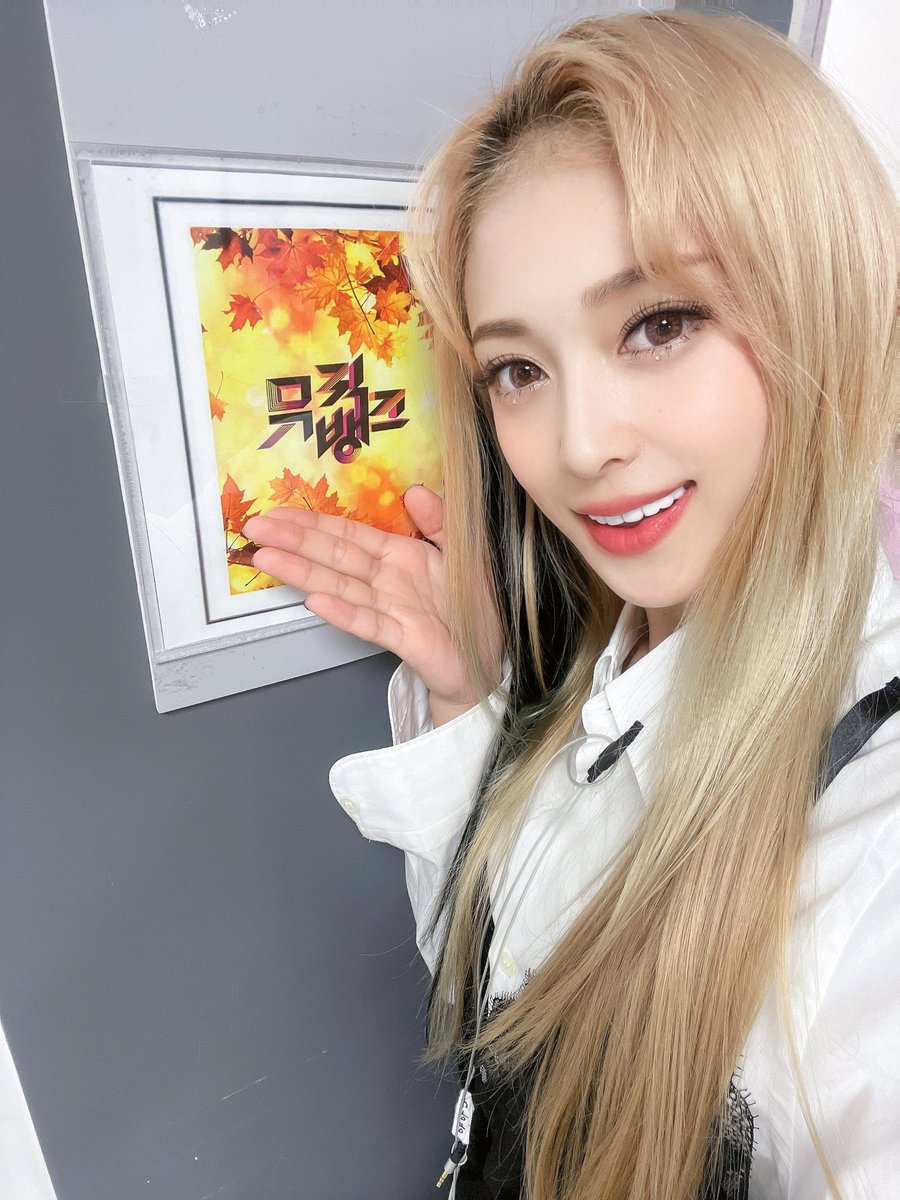 ateamdreamz's tweet photo. FANCAFE (eng) ㅡ Hello hello-💛✨It's Yoona (2021.11.14)

It's Yoona-🤍 It's been a while since I came on fancafe… ㅠㅠ Sorry… ㅠㅠ
From now on, I'll come often so that Rainboos don't get lonely!! 🔆Hehe☺️ (cont)

#bugAboo #YOONA #유우나 #버가부 https://t.co/7saITjvIgr