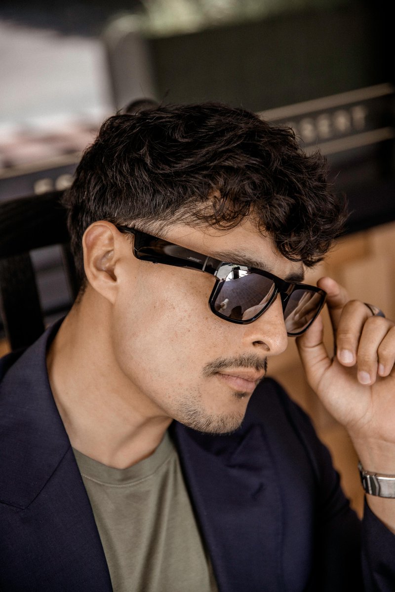 Bose's tweet photo. High-gloss black. Polarized lenses. The luxury is in the details. https://t.co/B2UOv3GBVn #BoseFrames
📸: bycarlosroberto on Instagram https://t.co/fcueVEGOCg
