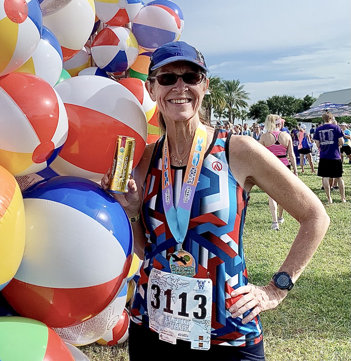 selahsUSAn's tweet image. Can you spot the @MichelobULTRA among the beach balls ? 🏖🍻     St. Pete RunFest 5K 🏃🏻‍♀️✅ #TeamUltra #RunforUltra #wahoorunning