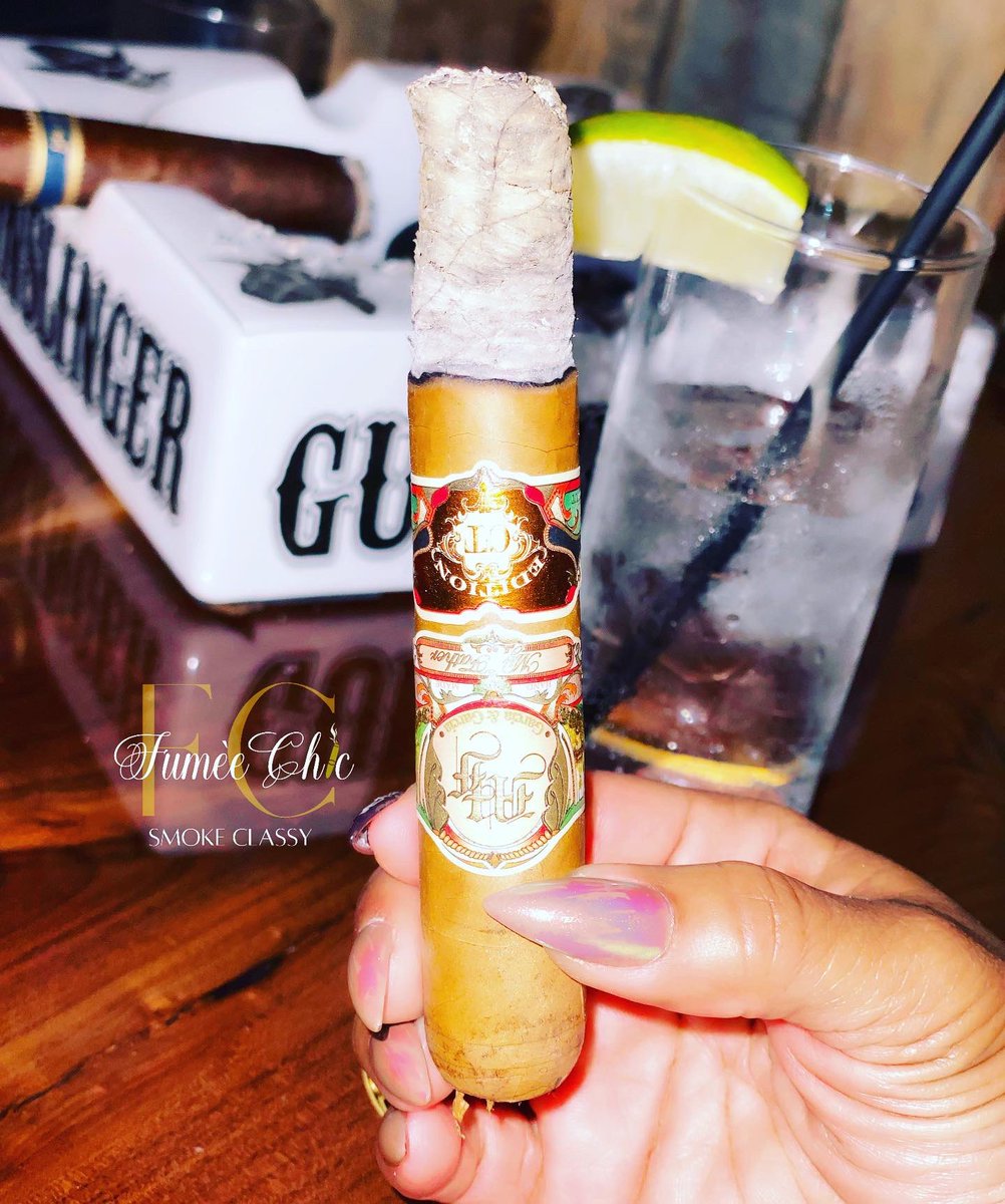 FumeeChic's tweet photo. I did a thing last evening and tried this “Edition CT” by @myfathercigars …👄🔥💨 #SmokeClassy #WhenInKC #FumeeChic #KCCigarCulture #Pssita #SOTL #BOTL #LadiesSmokeCigarsToo #KeepItSmokey #SistersOfTheLeaf #LadiesOfTheLeaf #TheCulture #CigarCulture #CigarAficinado https://t.co/m9kSvYgxf2