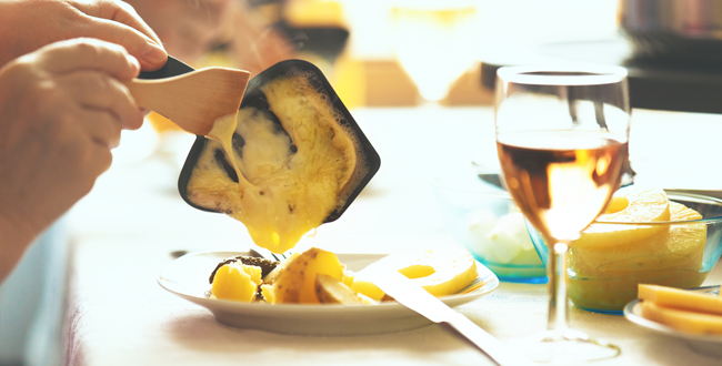 Accord mets-vins : Que boire avec une raclette?

👉cutt.ly/7TfNWfl

#suisse #vin #savoie #suisse
