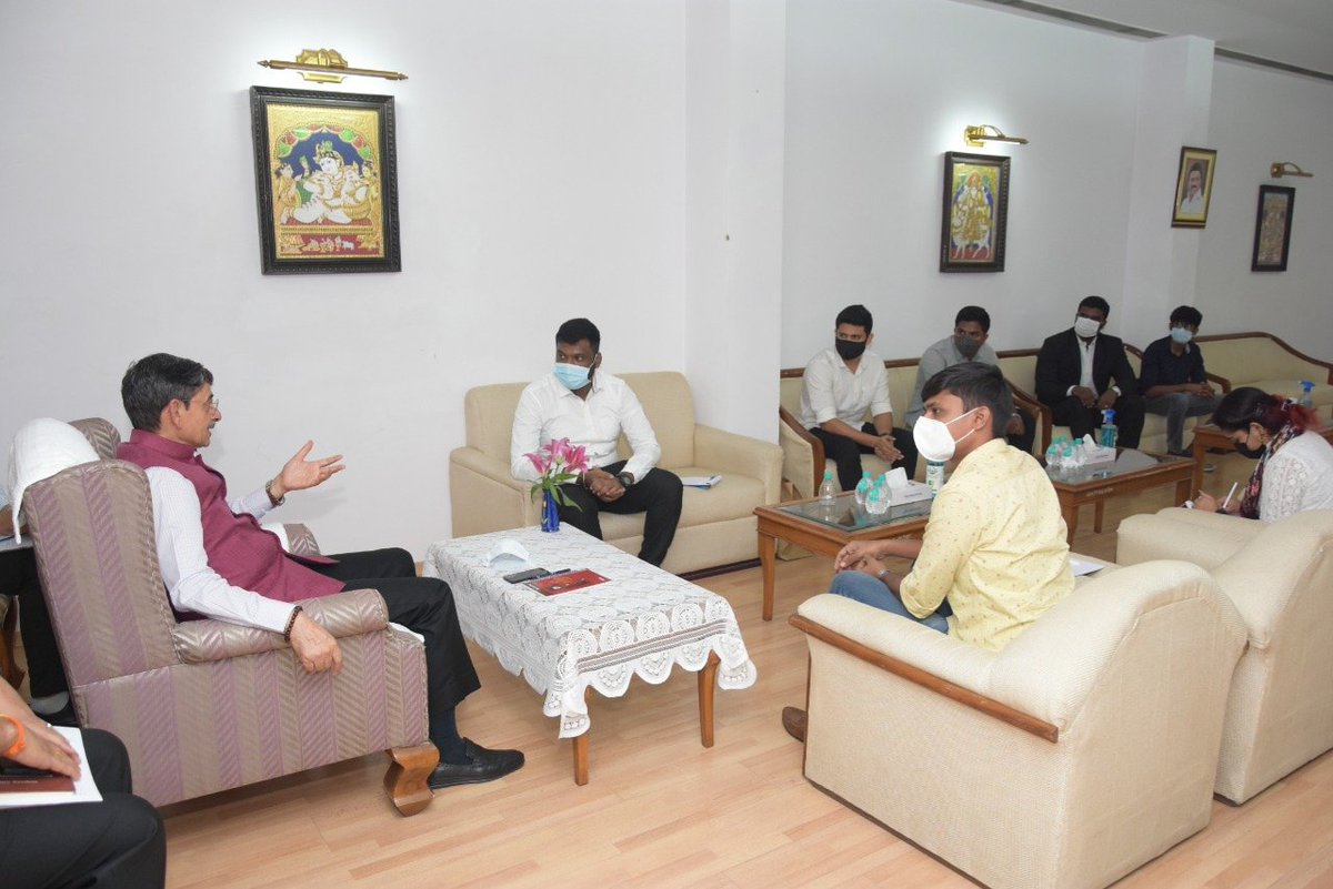 DTSAOfficial's tweet photo. A delegation from Delhi Tamil Students Association headed by its President, Mr. Mithun Kumaar N  met The Honourable Governor of Tamil Nadu, Thiru R.N. Ravi at Delhi on 12.11.2021. https://t.co/eAnWevu1li