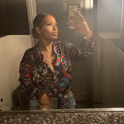 TaaaylorLaaanae's tweet photo. #NewProfilePic https://t.co/GzRg6U9ldf