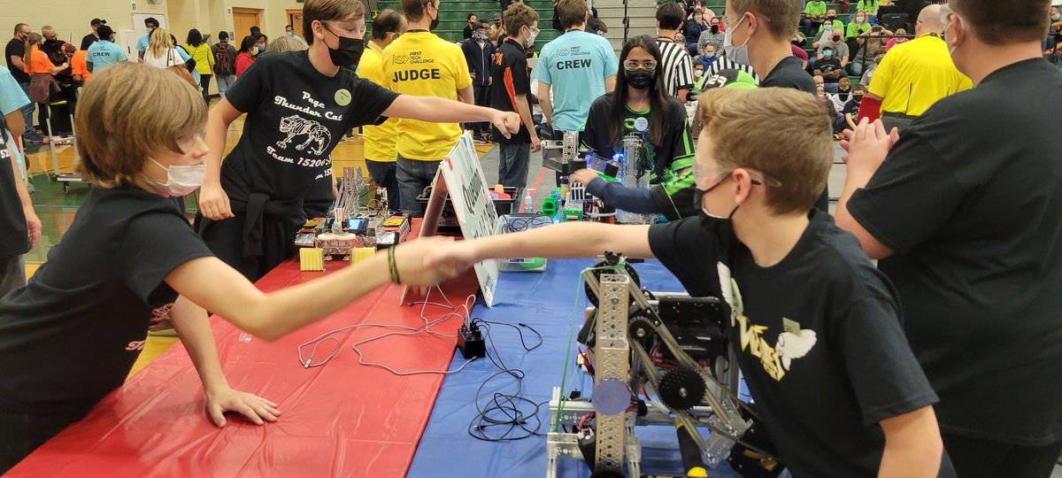 SCIENCEwithKedz's tweet photo. @LHSrobotics6566 first ever faceoff between Mr Gower's Thundercats, and Mr. Kedzior's VOLTures is about to go down!
#wearelamphere @PagePanthers https://t.co/IYmQOVLh09