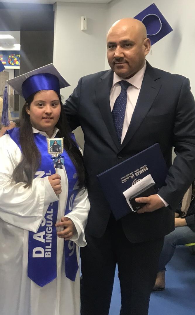 خلال أسبوع واحد, تعرضت إبنتي ديما للتنمر مرتين من قبل سيدتين (تدعى أحدهما أنها دكتورة) حيث حاولن طردها من حمام السباحة في النادي الصحي والذي تذهب له بداعي العلاج

طلبت من النادي أسمائهم لتحريك دعوى قضائية وإن لم يوفر الأسماء سأرفع قضية ضد النادي

من لم يربيه أهله .. القانون يربيه
