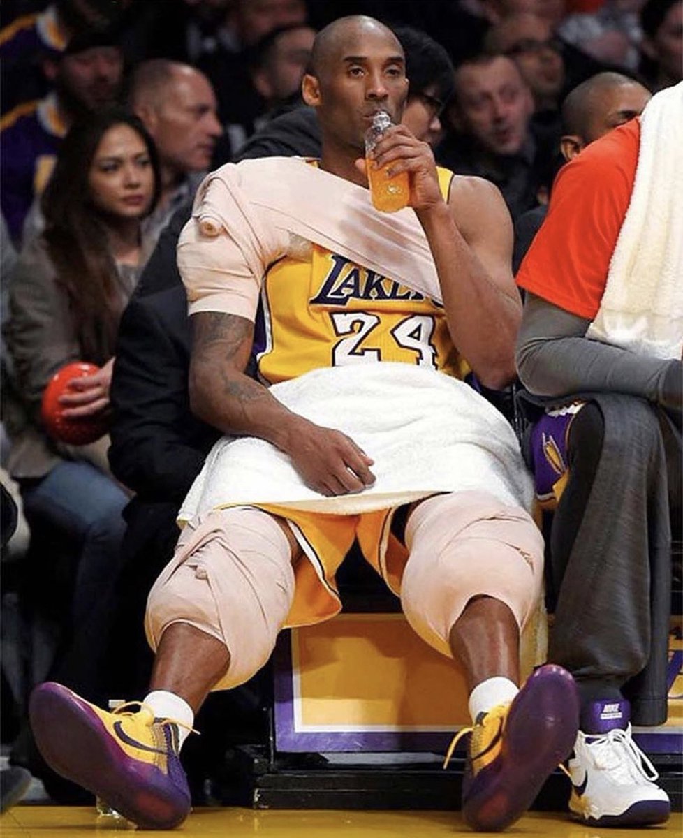 kobehighlight's tweet photo. “A lot of people say they want to be great, but they’re not willing to make the sacrifices necessary to achieve greatness” - Kobe https://t.co/LE3eGu9IFn