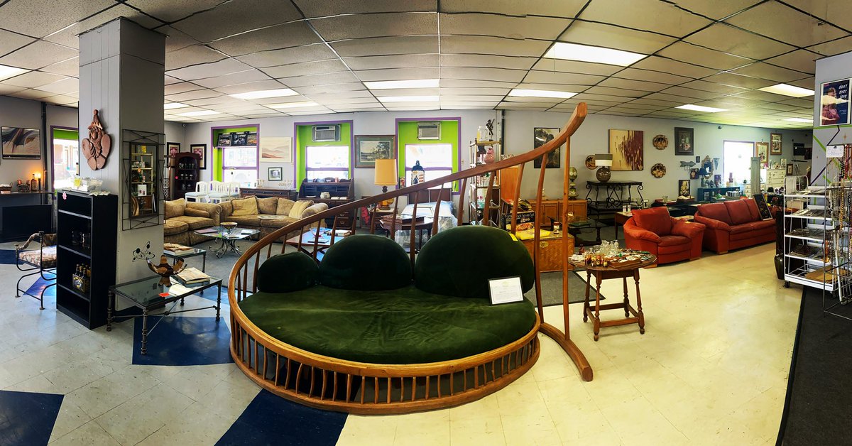 Funky_Finds21's tweet photo. Check out this gorgeous handmade sofa 😍 only one other was made. Who wants to come buy it?! #funkyfindsandgrinds #vintagefurniture #jeffreygreene #supersofa #lemoynepa #SmallBusiness #BernieSanders #gumby https://t.co/IYUKccRegv