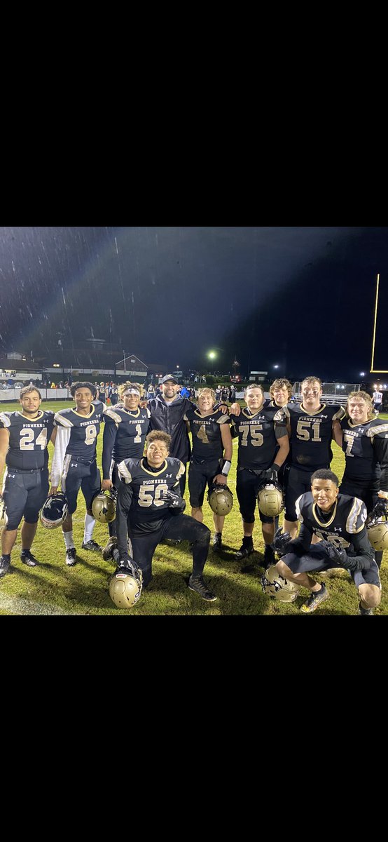 youngballcoach_'s tweet photo. Man I love this group right here. Our staff’s first graduating class from Freshmen through Senior year. They’ve help set the foundation of our program. They were apart of 35 wins over their career, the most by any class in school history. I’ll miss the heck out of this bunch. https://t.co/nEZNDgEeNN