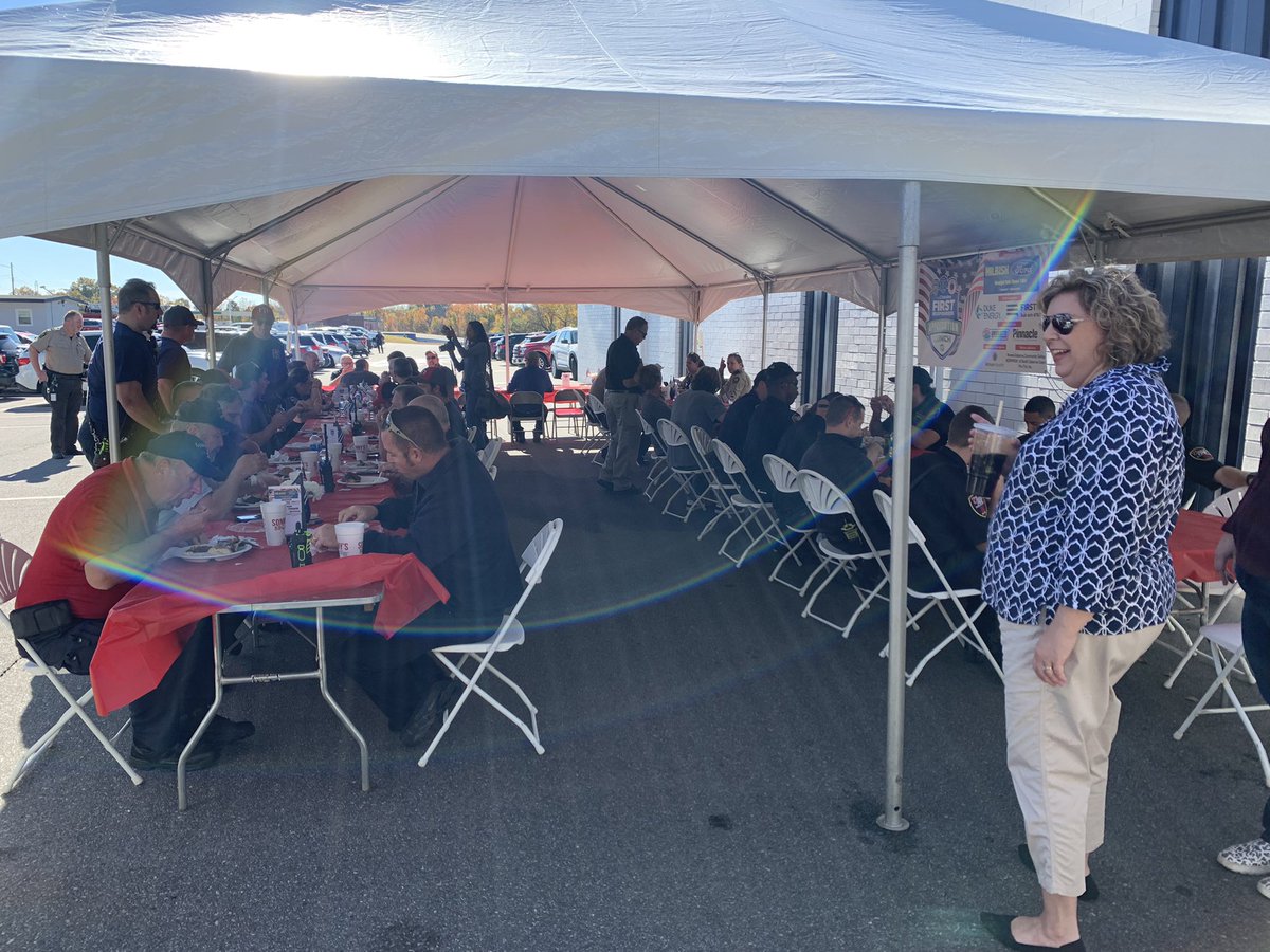 Mradams2288's tweet photo. Had a great time with @evans01 and @Dawnisha20 feeding the first responder in Cabarrus county !
@DomDavis_ @404girl @jerryfornwalt @julestwentysix https://t.co/IdZU3SjLYN