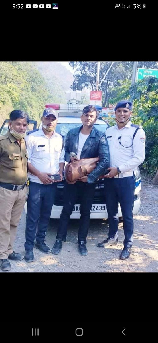 kamalkumarukp's tweet photo. टिहरी पुलिस की क्षेत्र में सतर्कता के चलते यात्री को वापस मिला 50000 रूपयों से भरा बैग।#थाना_मुनिकीरेती के ब्रह्मपुरी तिराहे पर इंटरसेप्टर के द्वारा चेकिंग की जा रही थी चेकिंग के दौरान सड़क किनारे एक बैग पड़ा मिला। बैग को खोल कर चेक किया गया जिसमें ₹50000 नगद और कुछ कपड़े थे। https://t.co/aDRCsQbyuf