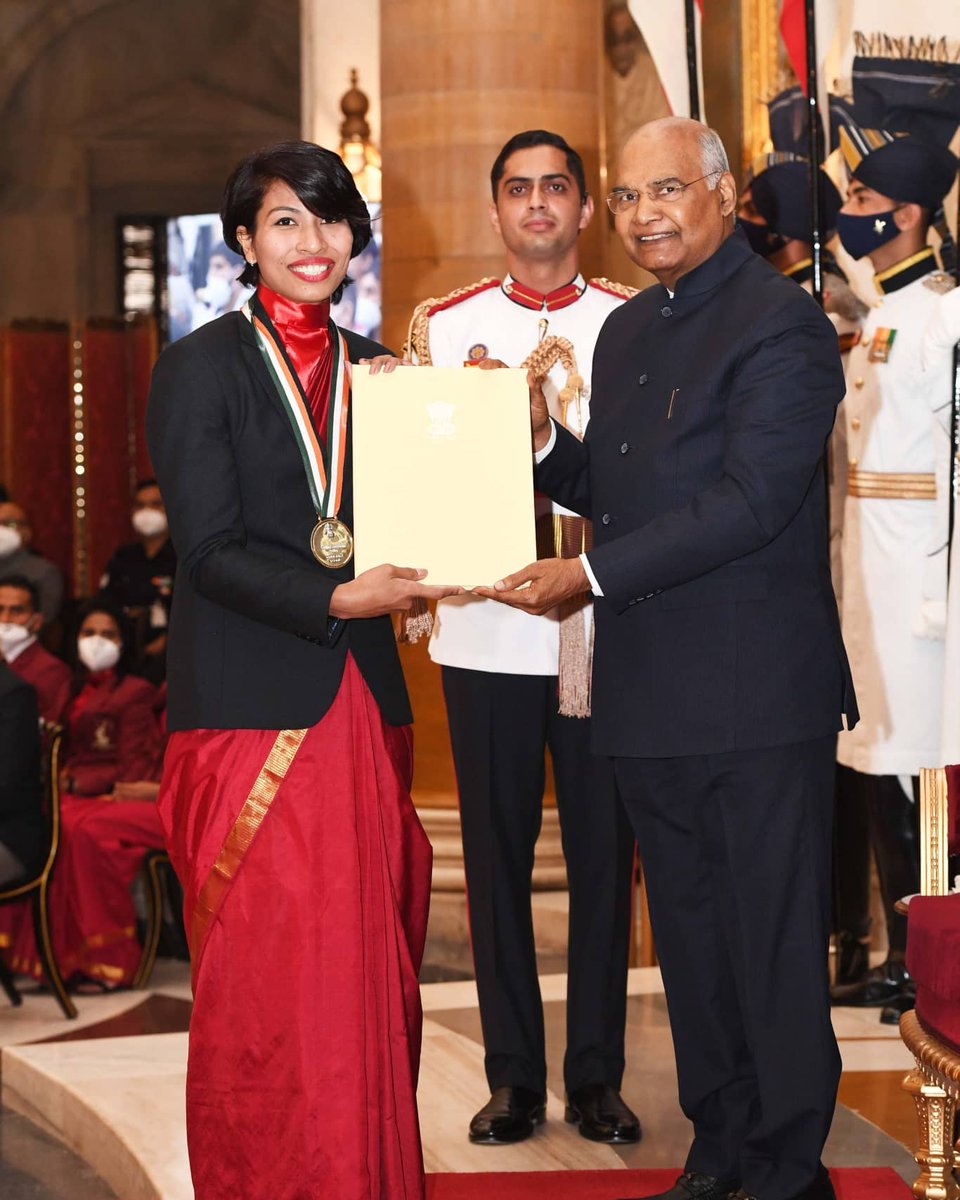 LovlinaBorgohai's tweet photo. It was an honour to receive the Major Dhyan Chand Khel Ratna Award by Hon'ble President Shri Ram Nath Kovind ji at the Rashtrapati Bhavan today.
Thank you everyone for always supporting me.🙏🏽 https://t.co/x0gwjHvPUi