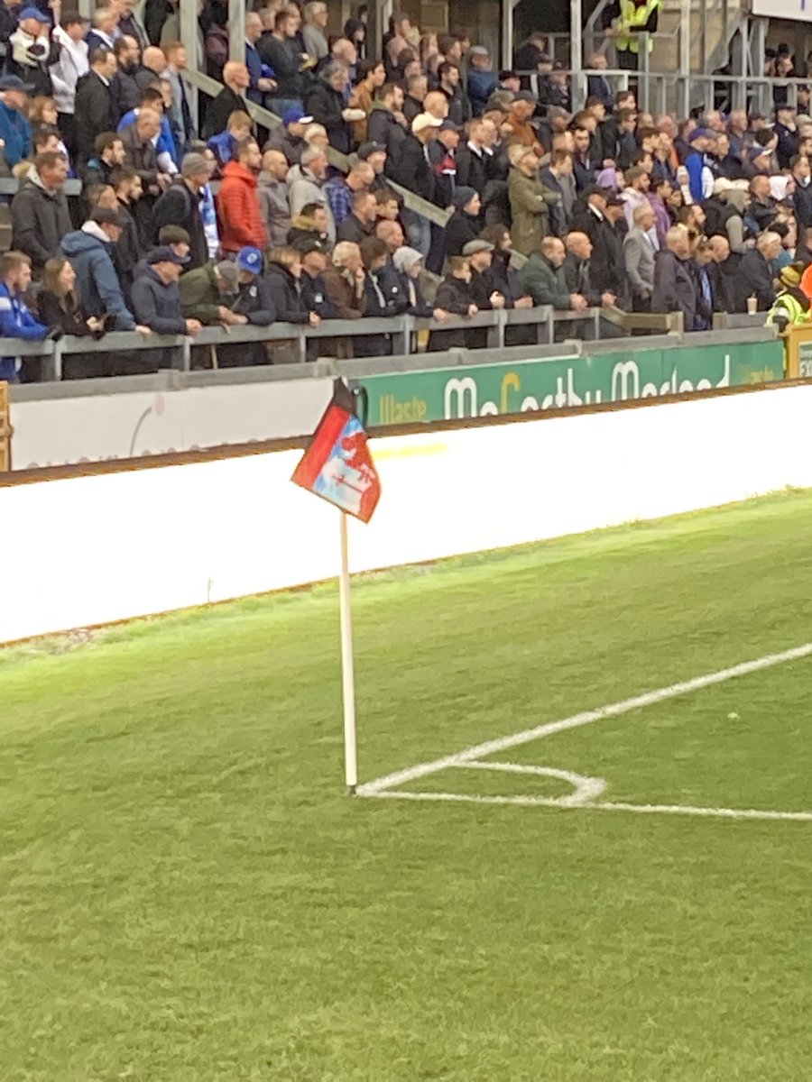 chris_3point0's tweet photo. A classic for @giantpoppywatch … check out these corner flags https://t.co/dz38qrELN8