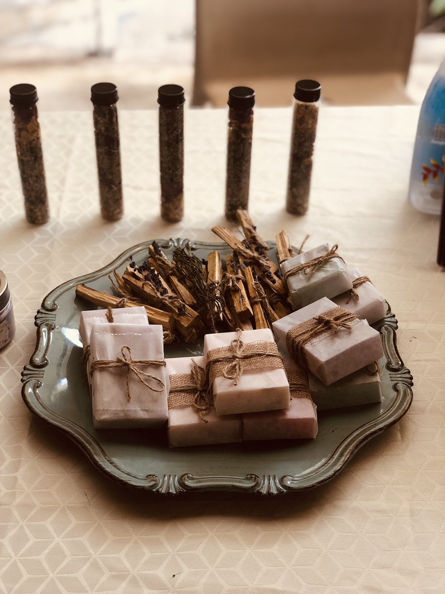 arlennemartine1's tweet photo. Hoy estamos en La Ciudad del Saber en él área del Food C .
Acompáñanos y conoce nuestros productos artesanales . Hechos por manos panameñas.
Síguenos en IG Casa Aroma_ https://t.co/LnWZ3H8YCf