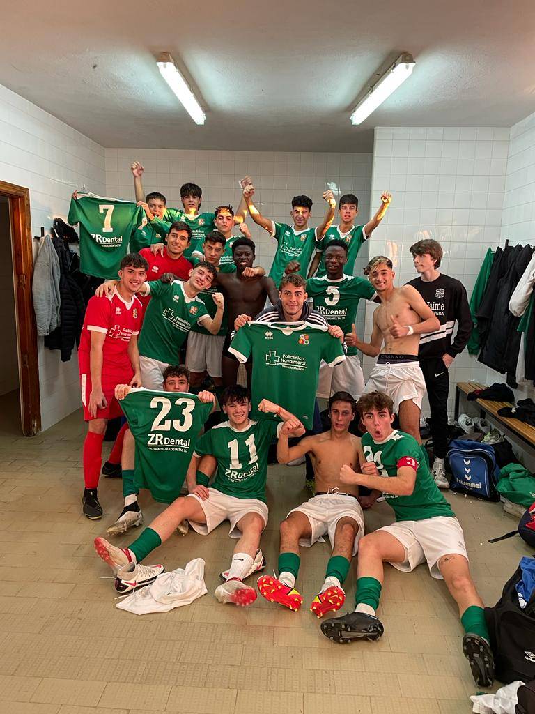 ¡VICTORIA DE NUESTROS CACHORROS!

Otros tres puntos complicados que consigue nuestro Juvenil. Temporada para enmarcar.

El próximo domingo necesitan todo nuestro apoyo en un partido tan importante como es el duelo contra la <a href="/UPPlasencia_/">U.P. Plasencia</a> 

¡OS ESPERAMOS EN EL MUNICIPAL AFICIÓN!💚