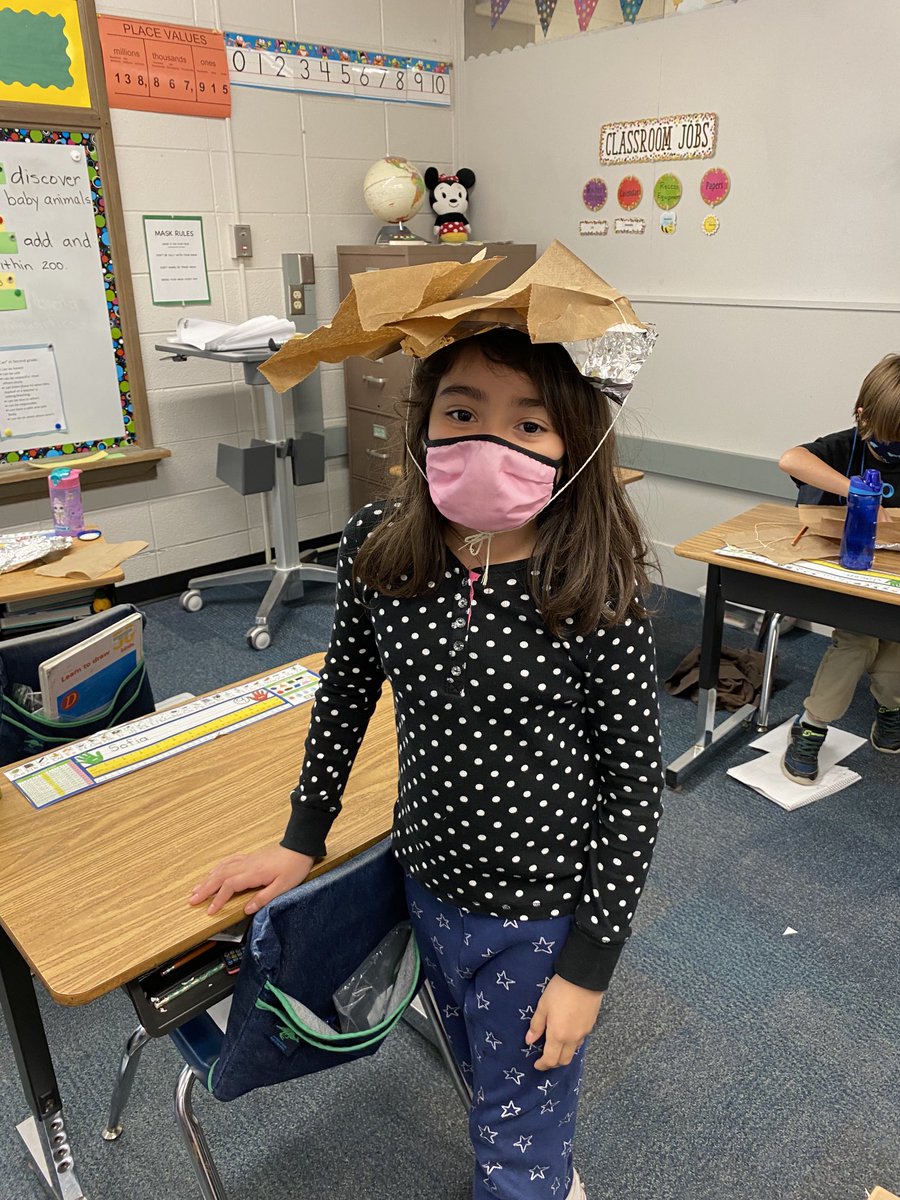 MAspleaf's tweet photo. How creative can you be with a lunch sack, paper plate and a few other items! Especially on a deserted island!🌴#pantherpride512 https://t.co/QTtChzfFbZ