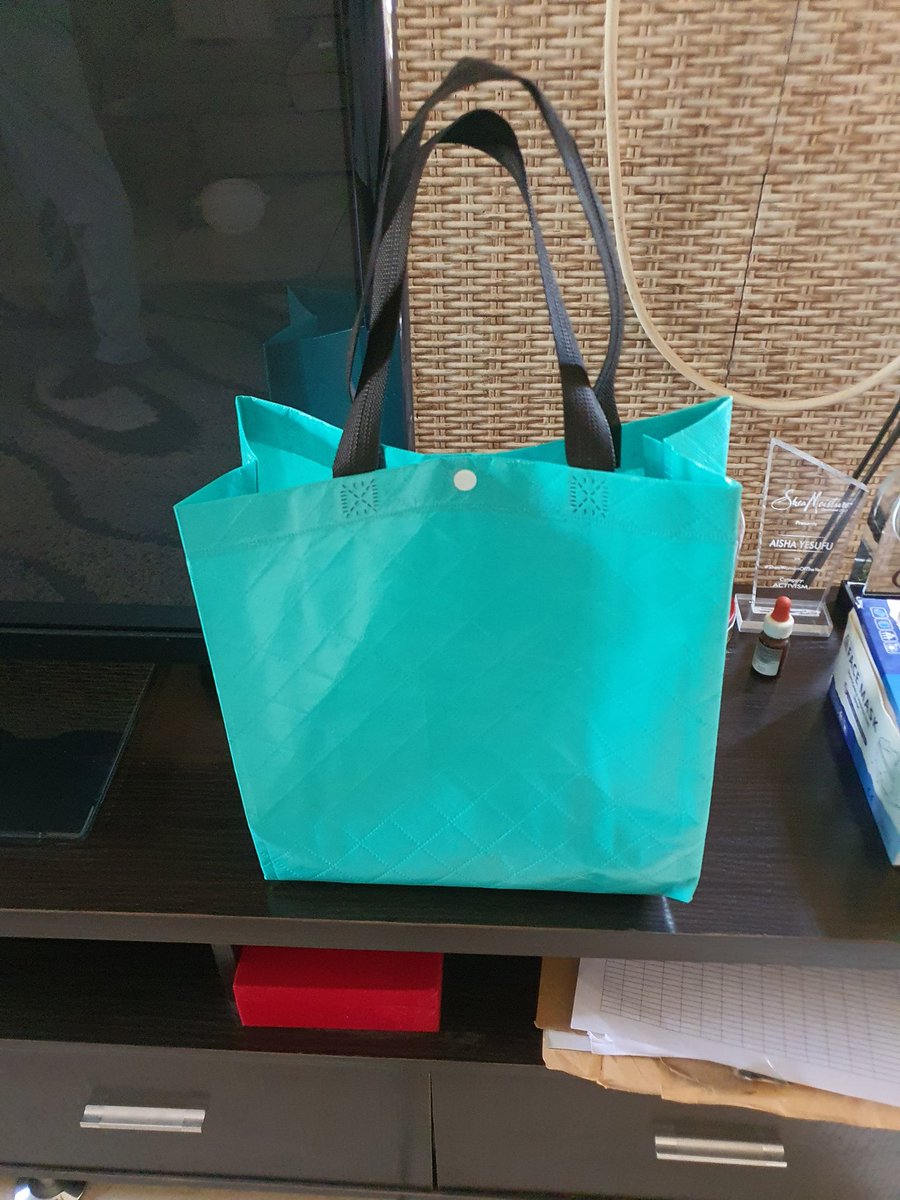 AishaYesufu's tweet image. My husband attended a wedding where the couple decided they will not have a reception. Family talk tire! They stood their ground.
After the church ceremony, every guest was given this bag with food, water, soft drinks and souvenir!
I love the energy!
People must do their thing!