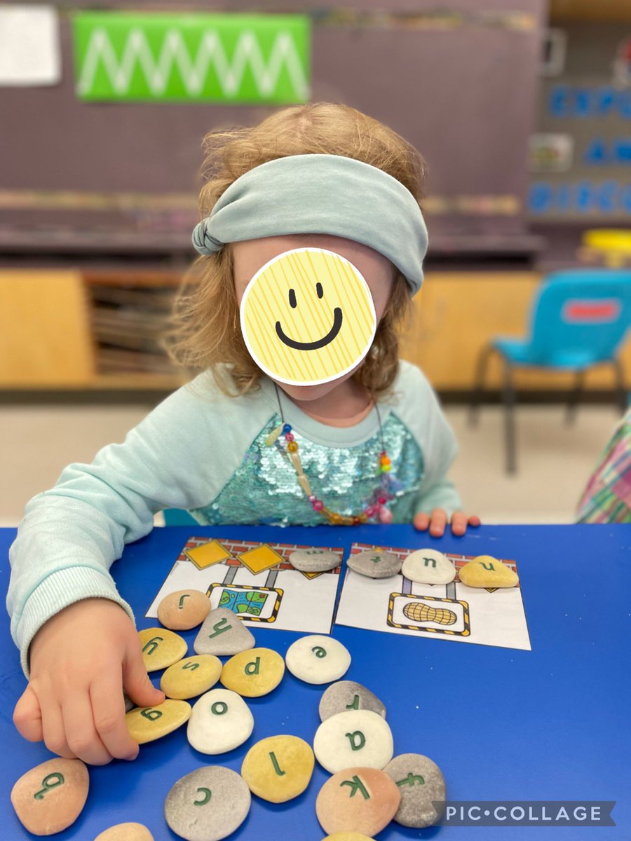 ShiraWaldman's tweet photo. Natural materials boost the magic of transforming sounds into words. 4 year olds @GanonPreschool put their phonetic knowledge to work sounding out CVC (consonant vowel consonant) words and building them with letter rocks
#prereading #phoneticspelling #earlyliteracy https://t.co/gXUSsUoYu6