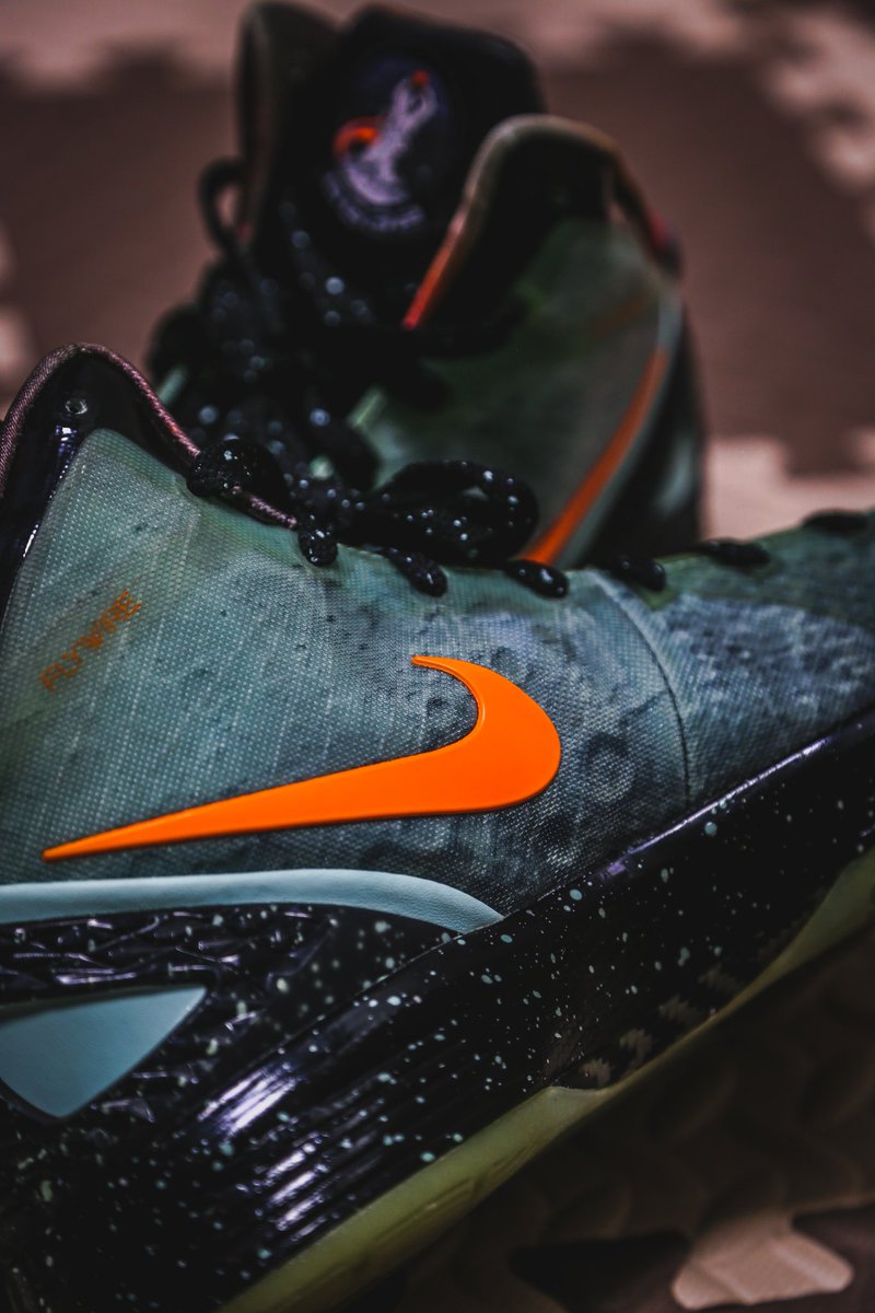 yvIfNYlFeP8XrXp's tweet photo. NIKE Hyperdunk BG32 Galaxy😍🥰#sneakerhead #Sneakers #KOTD #YourSneakersAreDope #nike #Hyperdunk2011 #Huperdunk https://t.co/JbNjonKhjC