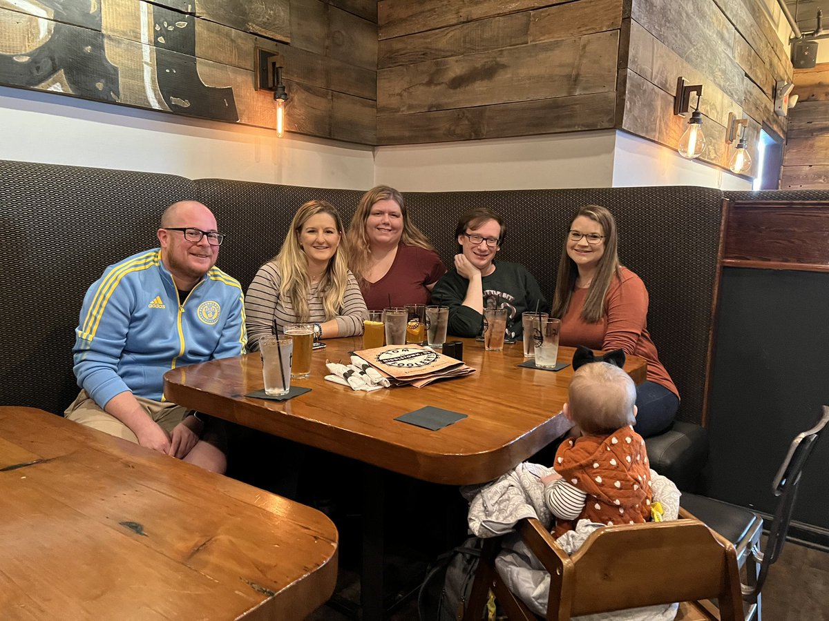 untilwego's tweet photo. What’s up Delaware! Having lunch with @KernzB @BbtgFifij @AshCashBBTG and @AmyElizabethBB. #bbtgmeetup #delawarecrew https://t.co/T9H9Fc7OGY