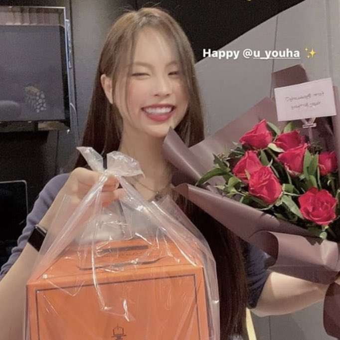 fzcollei's tweet photo. ⠀⠀ . ⠀⠀ ⌦⠀⠀  # ⠀ 𝗬𝗢𝗨𝗛𝗔͟ ⠀⠀ ! ⠀⠀ _ ♡ ⠀⠀ ꜜ ⠀⠀ ｢ ⠀nᥱws ⠀⠀ 乀 ⠀⠀ #HBDTOTARA ⠀ ≽ ⠀ #TARA1STFANMEETING

Muy felizmente he llegado al fanmeeting de TARA y he traído un par de regalitos pues sé que hoy es su cumpleaños. https://t.co/WqLRaf9WH4