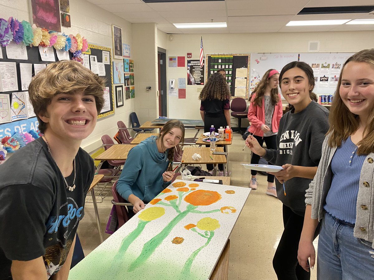 HighMuskego's tweet photo. Everybody had a ton of fun painting ceiling tiles this past Thursday in Spanish club!! @loefflerbell @MHSIrvine @MuskegoNorwaySc https://t.co/ojwfSAknsu