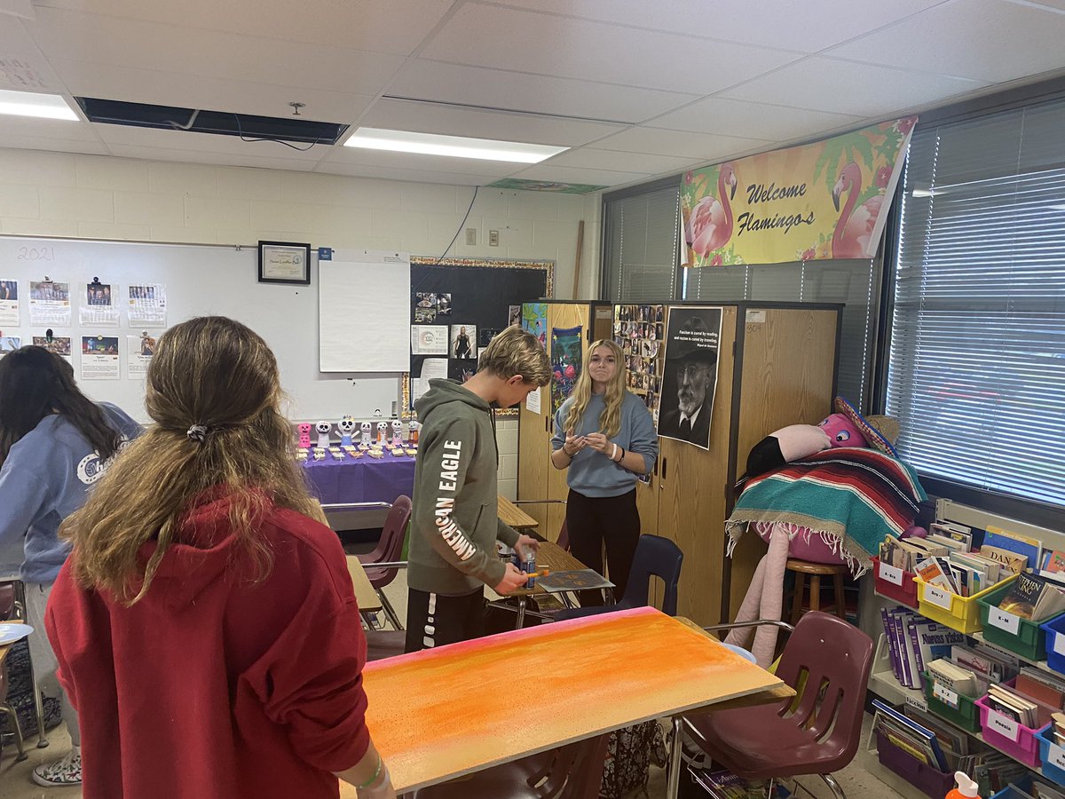 HighMuskego's tweet photo. Everybody had a ton of fun painting ceiling tiles this past Thursday in Spanish club!! @loefflerbell @MHSIrvine @MuskegoNorwaySc https://t.co/ojwfSAknsu