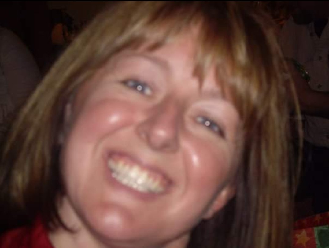 sewellgc's tweet photo. My beautiful sister is gone. For 6 1/2 years I watched in awe as she battled cancer with grit, faith, and perserverance while at the same time raising two of the most amazing humans ever. We'll meet again in the clearing at the end of the path, Sis. https://t.co/1n5TzSSGI6