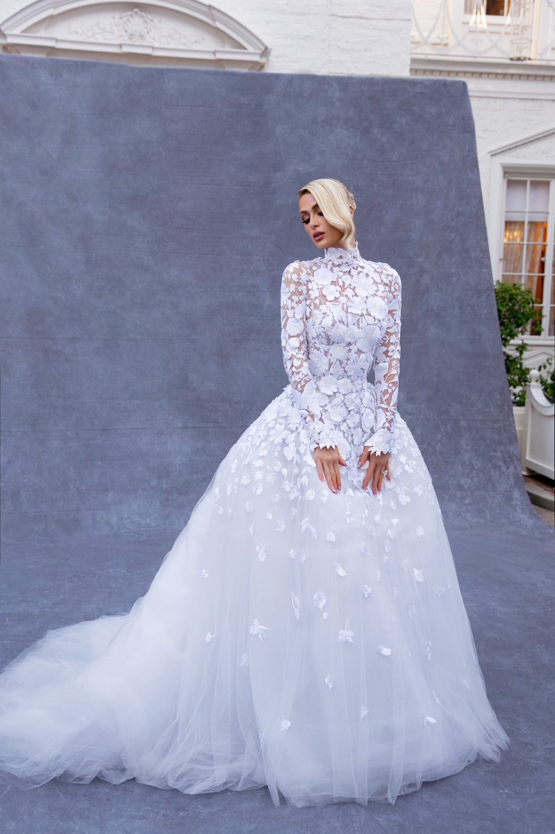 ParisHilton's tweet photo. Ever since I was a little girl, I dreamt of my wedding day. I loved Princess Grace Kelly and always thought about how she was so elegant and iconic. My @OscarDeLaRenta gown transformed me into the bride I knew I would one day become. Timeless, beautiful, chic.👰🏼‍♀️✨📸 @GermanLarkin https://t.co/bfSd0eGvBu