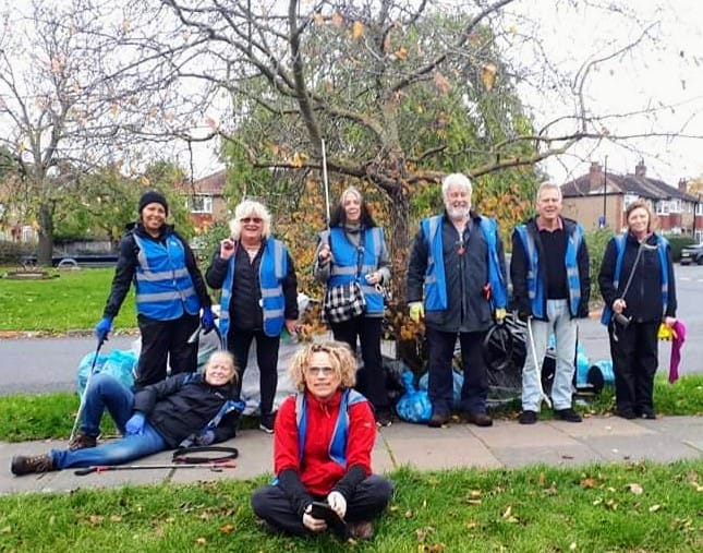 Meanwhile, in Northolt 8 volunteers tackled Oldfield Circus &amp; Whitton Ave - 41 bags of rubbish, 8 bags recyclables taken home to members' blue bins, 58 bags' worth of big stuff, 3 flytraps reported. Folded hands Cafe Express for refreshments. Next up - Petts Hill roundabout.