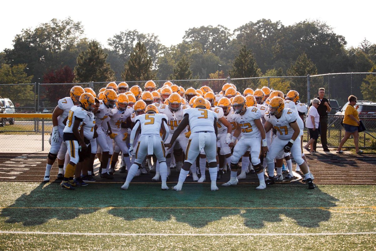 Drodebaugh2005's tweet photo. Junior year… Thank you for everything seniors🤞🏽💙💛 @WhitmerFB @WhitmerAthletic #44out https://t.co/haWcWAbzk4