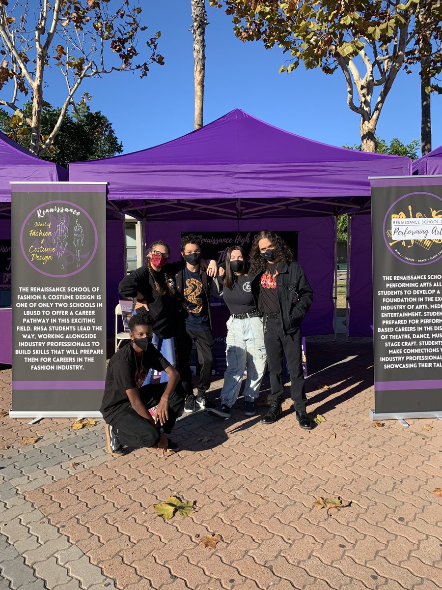 ItsonAndrea's tweet photo. My first High School Choice Fair as Renaissance Pathway Coordinator is in the books! So proud of our Ambassadors and presentation! So excited to meet more artists and their families at our Site Night Dec 9th! 💜💛#rhsariseup #ProudToBeLBUSD #choicefair https://t.co/Y1YmitDKat