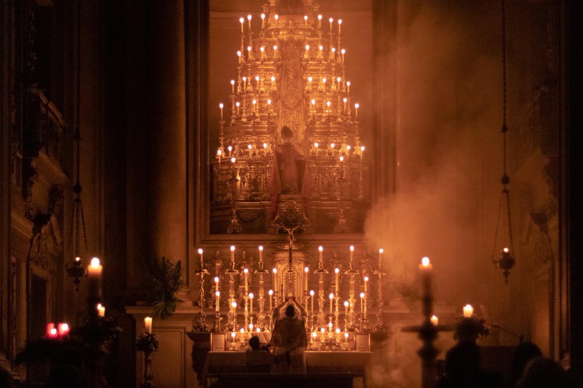 CarolBV7's tweet photo. Alabado sea el Santísimo Sacramento del Altar https://t.co/SVzXw9adYd