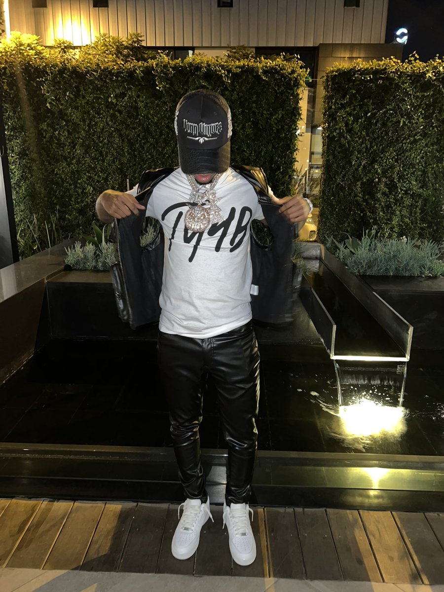 toosii2x's tweet photo. the city ainโt going nowhere, you love the city why when Iโm here ๐ค #TY4B #PGLT https://t.co/H4R412JCK1