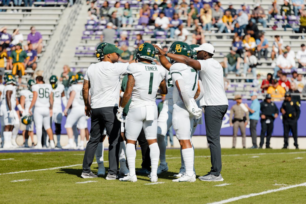 COACHJUICE_'s tweet photo. #YACMOB LOVE THE GUYS 
BIG DOGS ATE UPFRONT! https://t.co/ksoBs222eU