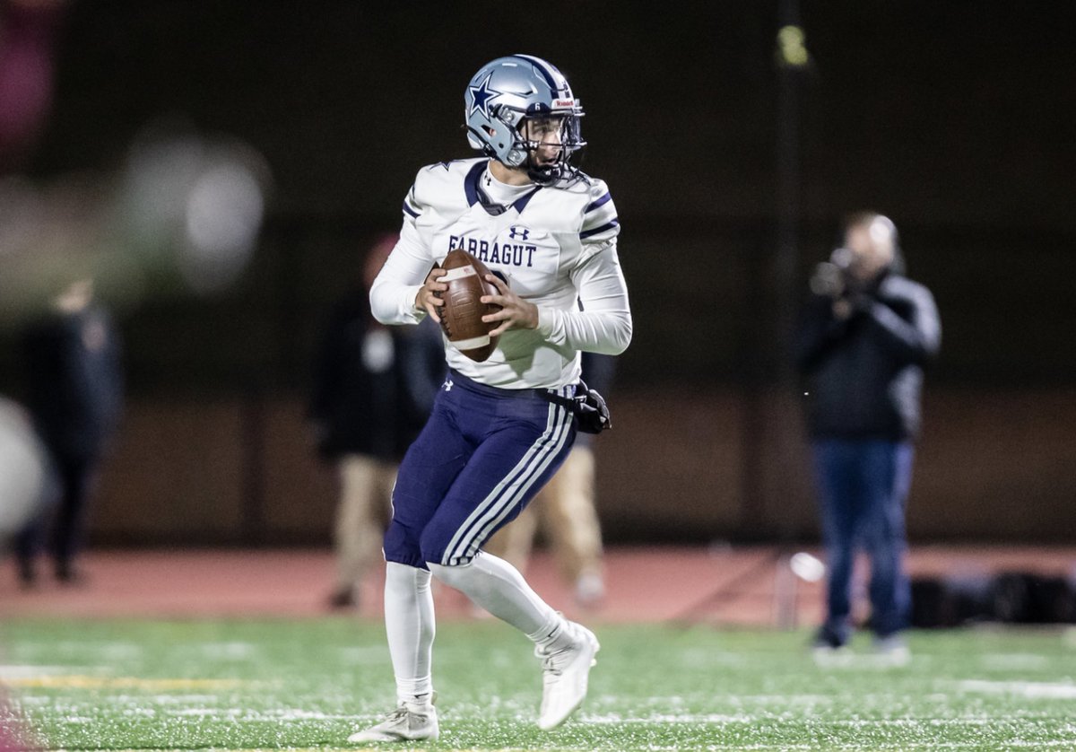 Farragut Admirals QB DAWSON MOORE now has 47 Career Touchdown Passes, one short of Gavin Wilkinson’s career record of 48 ⚓️🏈 Dawson is 4th on the career Passing Yards list at Farragut with over 4000 Total Yards ⚓️ 
Photo courtesy of ⁦<a href="/crfoto1/">Carlos Reveiz</a>⁩ 
__
⁦<a href="/FarragutFB/">Farragut Football</a>⁩