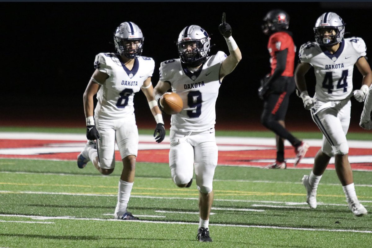 LucciDario's tweet photo. Thank you Dakota Football for an unforgettable 4 Years! It was one hell of a ride! Team 25 and 26, I’ll love you forever! #9 out. https://t.co/jeNHMxK2DG @DakotaFootball https://t.co/PgkVbWVDV7