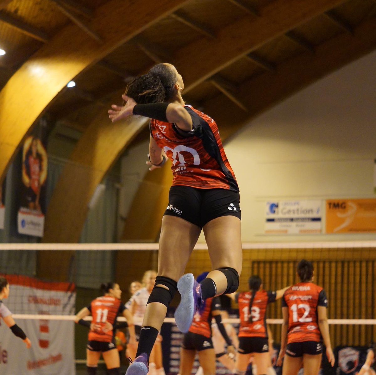 VolleyCham's tweet photo. DÉFAITE de nos panthères malheureusement ! Un match incroyable au plus haut niveau ! Bravo à l’équipe du @rccannes 👏🏻

Après ce match de très haute intensité, RDV samedi prochain à domicile face à @marcqvolley !

Bon week-end à tous et merci au public qui était ON FIRE ce soir 🔥 https://t.co/v5AYTlvQaq